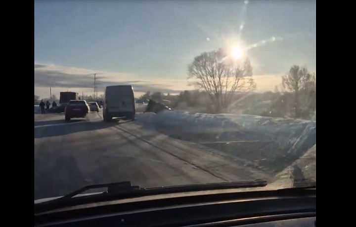 В районе поселка Сергиевский под Тулой произошло ДТП с участием «ГАЗели» и легковушки