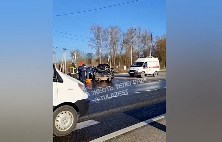 Легковушка «всмятку»: на трассе М-2 «Крым» под Тулой произошло ДТП с фурой
