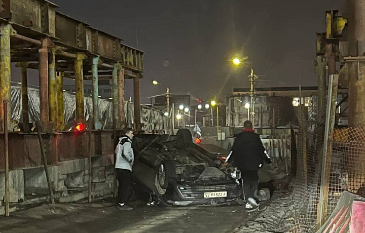 Две легковушки столкнулись в Туле возле строительства нового моста через Упу