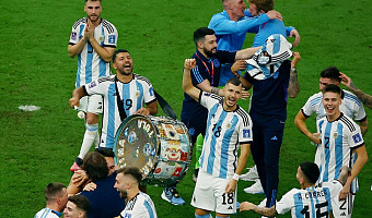 Футболист сборной Аргентины праздновал победу на Чемпионате мира с барабаном Tula