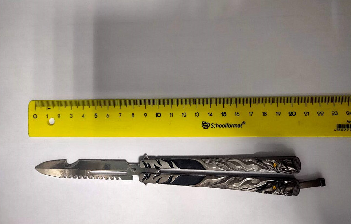 Щекинец пытался пронести нож-бабочку в здание межрайонного суда