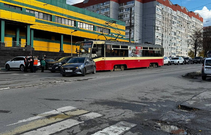 В Туле произошло ДТП с трамваем