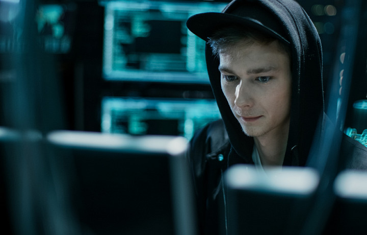 Мошенники заставили 20-летнего туляка обмануть пенсионеров на 7 млн рублей