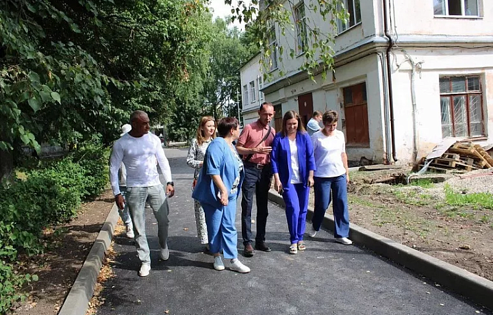 Министр образования Тульской области осмотрела ход капитальных ремонтов школ в Ясногорске