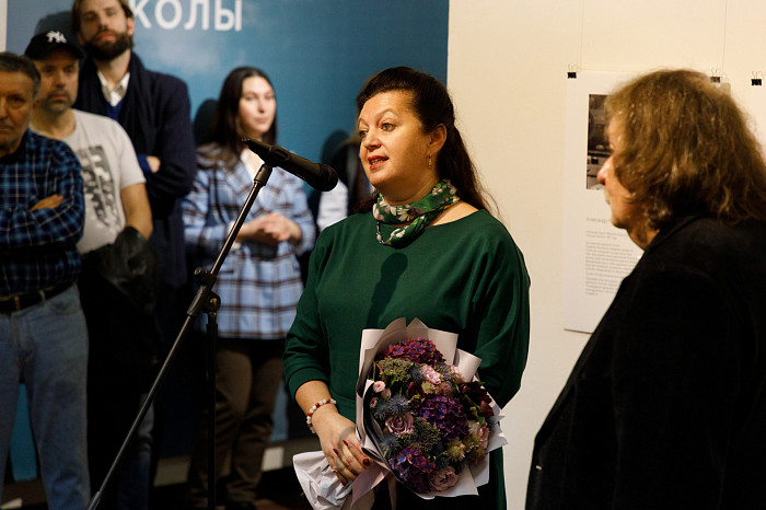 Таинственные маски и средневековые мотивы: в Туле открылась выставка художника Александра Майорова