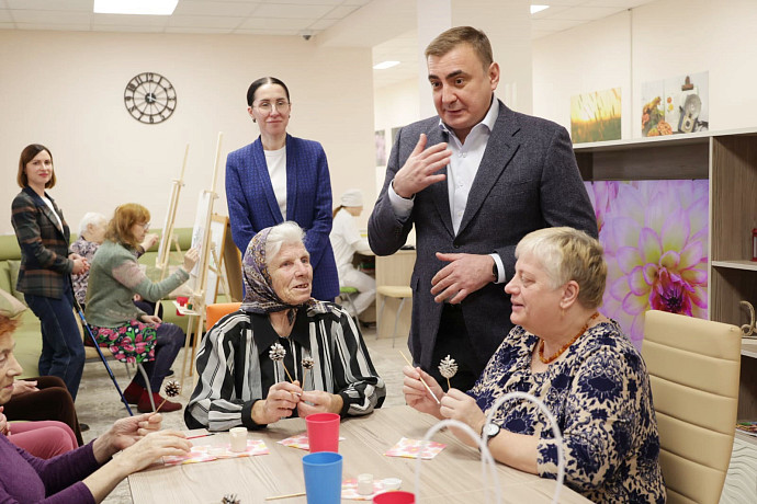 Губернатор Алексей Дюмин посетил Центр социального обслуживания населения в Туле