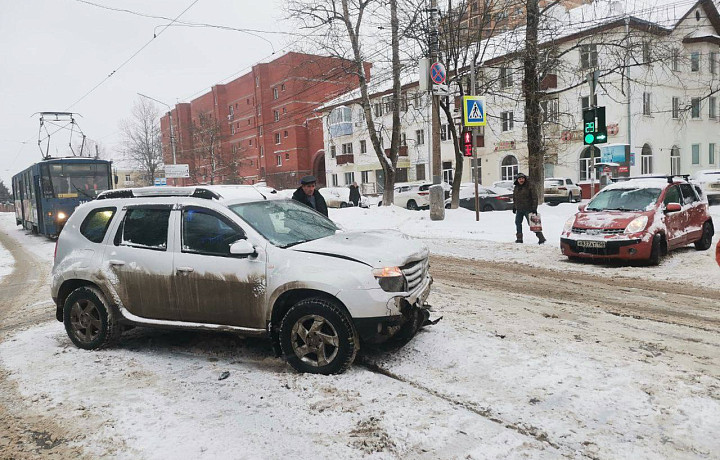 В Туле на улице Тимирязева случилось ДТП