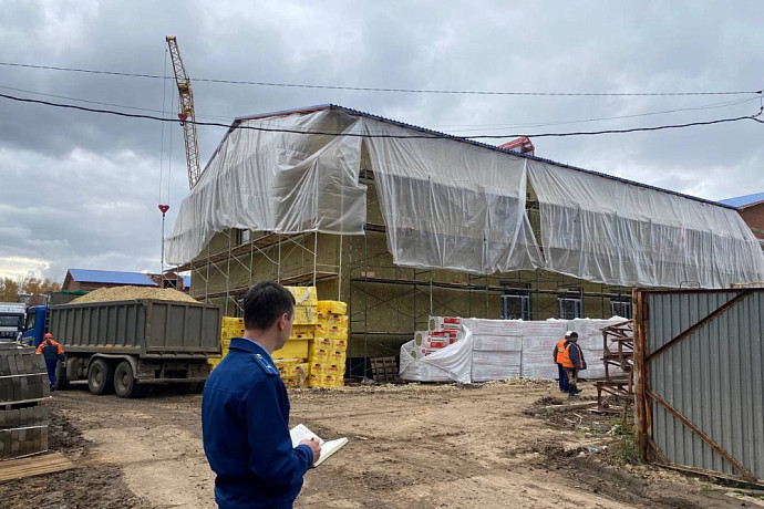 Прокуратура объявила предостережение подрядчику, строящему школу в Донском