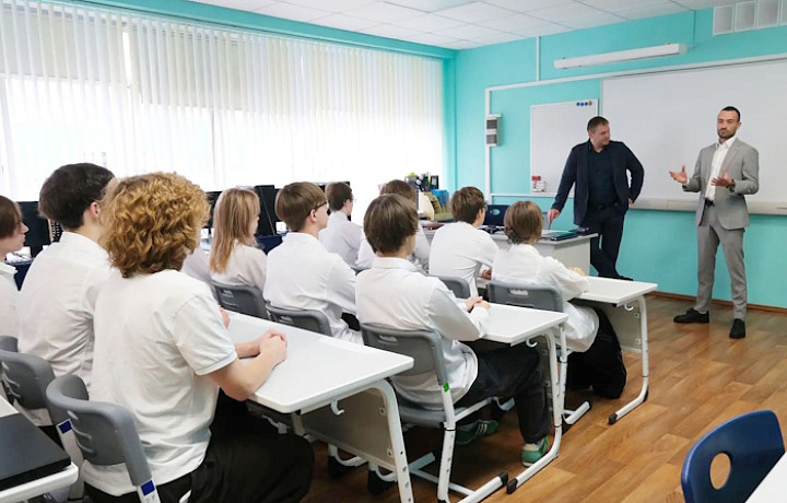 Тульских школьников научили создавать трехмерные модели с помощью нейросетей