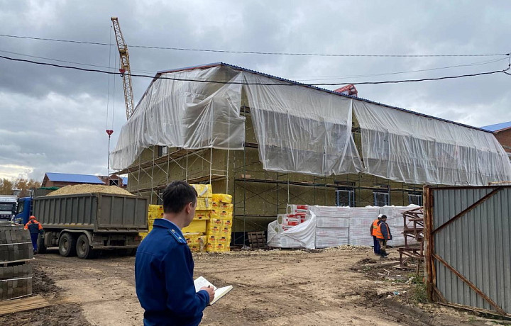 Прокуратура объявила предостережение подрядчику, строящему школу в Донском