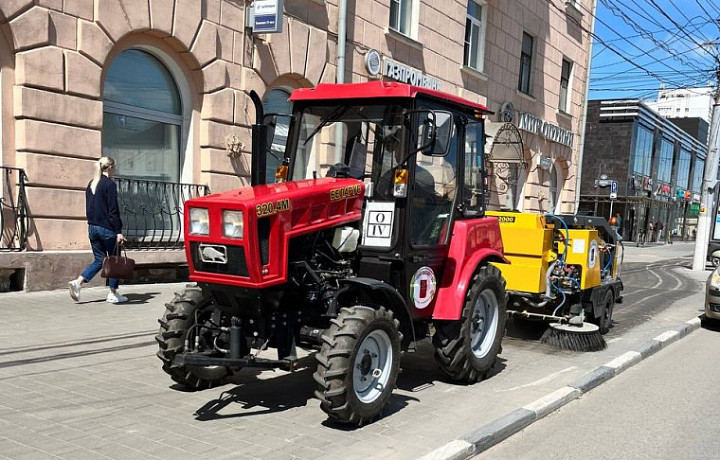 В уборке тульских улиц 4 июля задействовали больше 80 единиц техники