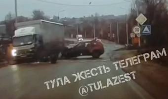 Момент ДТП в тульском Маслово попал на видео
