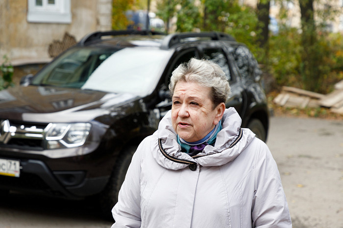 «Все это рухнет людям на голову»: Почему 70-летний разваливающийся деревянный дом по улице Шухова в Туле до сих пор не могут признать аварийным