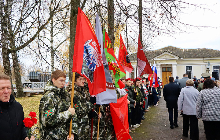 Жители Суворовского района почтили память участников первого боя на Тульской земле