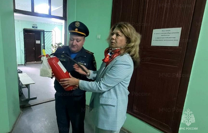 Спасатели МЧС проверяют безопасность избирательных участков в Тульской области