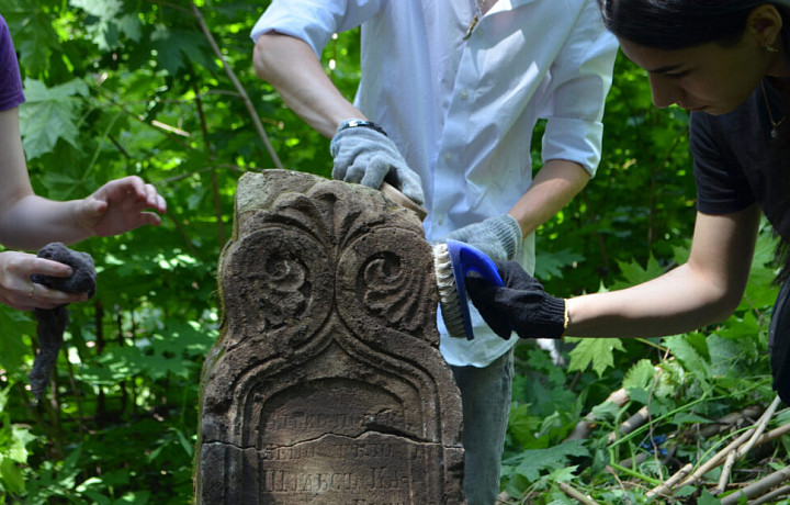 Туляков приглашают поучаствовать в августовских субботниках на Всехсвятском кладбище