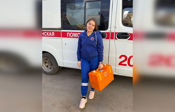 «Кто-то верит в помощь, а кто-то – настроен негативно»: старший фельдшер Полина Скворцова рассказала о рабочих буднях скорой медицинской помощи в Туле