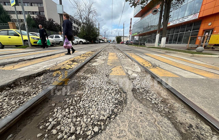Туляки пожаловались на ужасное состояние дороги у трамвайных путей на улице Коминтерна