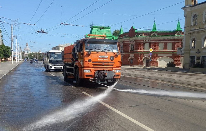 За минувшие сутки с улиц Тулы вывезли 159 кубометров смета