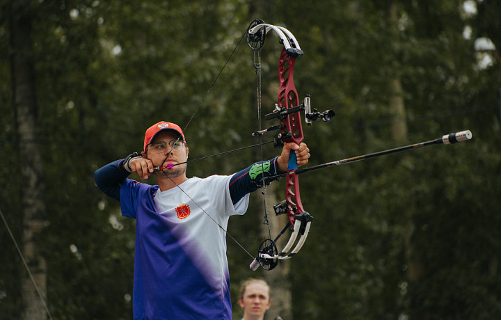 «Постоянство результата — редкость в нашем виде спорта»: Лучник Роман Ветров – о суевериях, стрессе и Робин Гуде