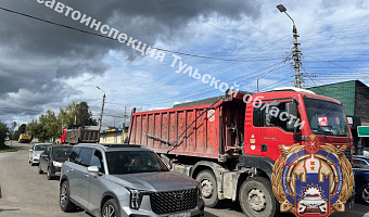Грузовик сбил 87-летнюю пенсионерку на улице Карпова в Туле