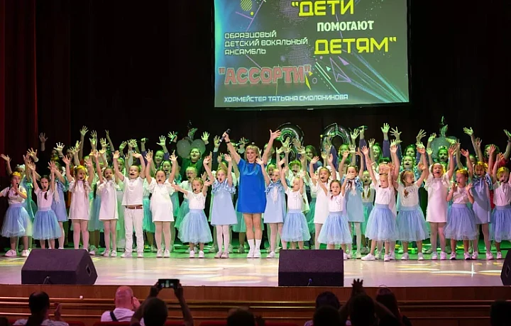 Вокальный ансамбль «Ассорти» из Новомосковска удостоен звания «Заслуженный коллектив»