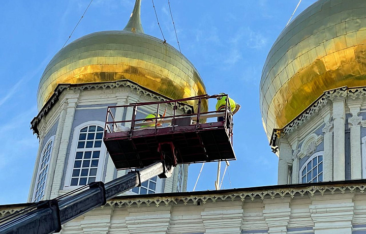 В Успенском соборе Тульского Кремля меняют окна