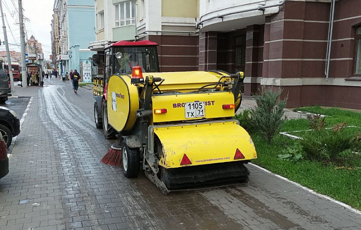 В уборке Тулы 26 сентября задействованы 300 рабочих и 60 единиц техники