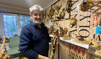 «Образы всегда есть, а я их высвобождаю»: мастер корнепластики из Тульской области создает уникальные образы из сухих и поваленных ветром деревьев