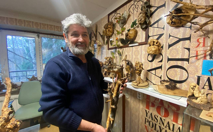 «Образы всегда есть, а я их высвобождаю»: мастер корнепластики из Тульской области создает уникальные образы из сухих и поваленных ветром деревьев