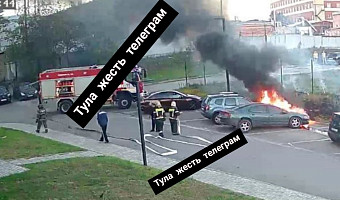 На улице Сурикова в Туле загорелась машина