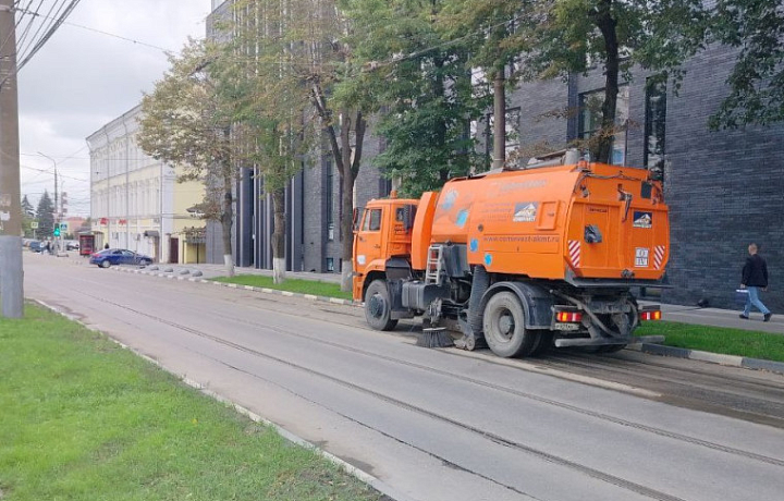 За сутки с тульских улиц вывезли 27 кубометров смета