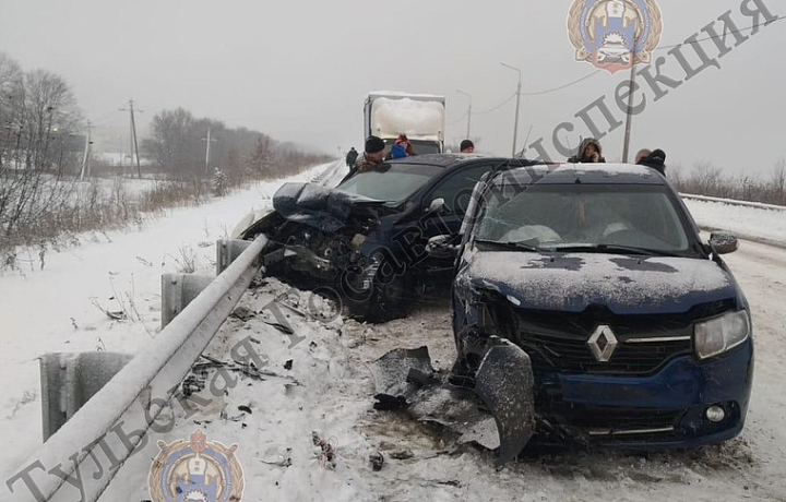 В Ефремовском районе столкнулись Renault Logan и Nissan Note