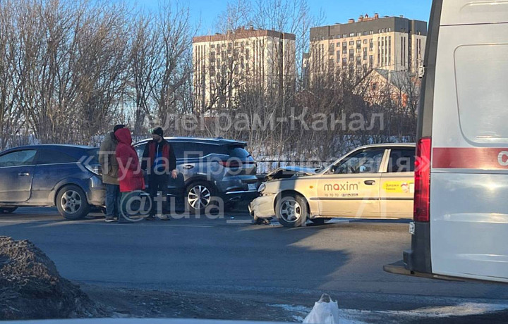 В Туле произошло ДТП с такси