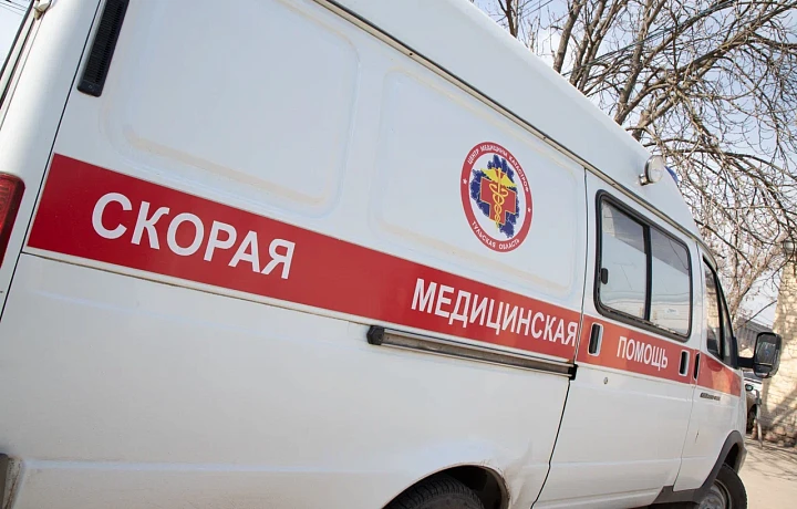 В Туле скорая в темноте въехала в оказавшийся на дороге коллектор: никто не хочет за это отвечать