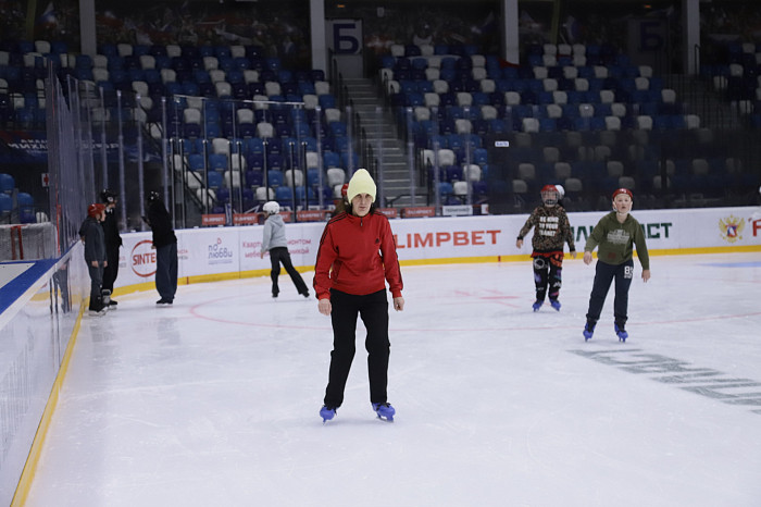 Сходил на бесплатные занятия и влюбился в лед: как тульских школьников учат кататься на коньках – фоторепортаж