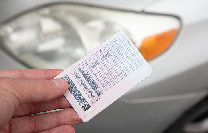 Тулякам напоминают о необходимости замены водительских прав