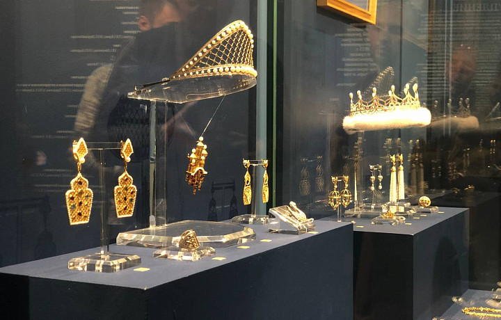 В тульском филиале ГИМ открылась выставка украшений Russkaya Skazka