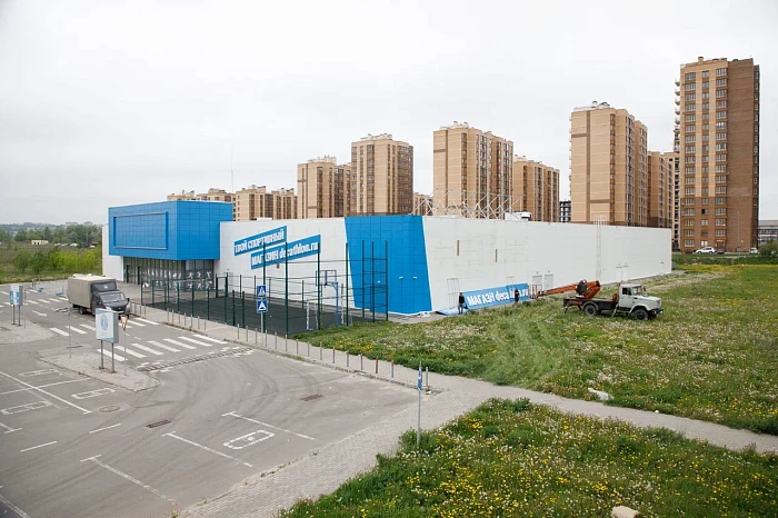 Рабочие начали разбирать здание магазина «Декатлон» в Туле