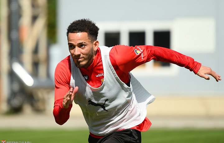 Начался матч тульского «Арсенала» против команды «Чайка»