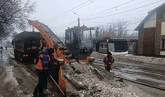 За сутки на дороги в Туле высыпали 95 тонн реагентов и песка