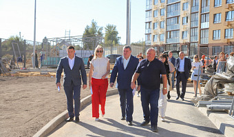 «Здесь детям будет приятно проводить время»: Илья Беспалов проконтролировал ход строительства нового детского сада