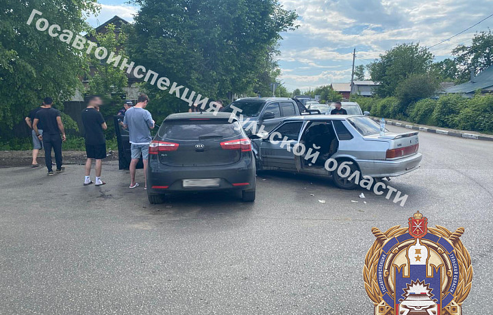 Девушка пострадала в ДТП с тремя машинами в Новомосковске