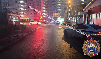В Туле пьяный самокатчик устроил ДТП с пассажиром