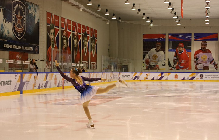 В Новомосковске состоялось первенство по фигурному катанию