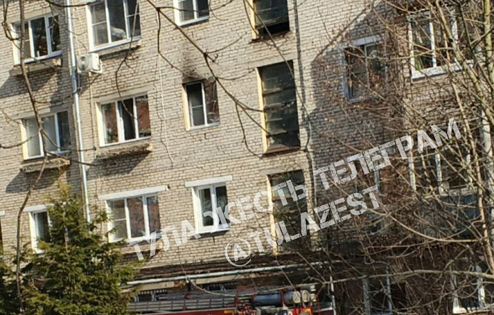 На улице Галкина в Туле загорелась квартира в многоэтажке