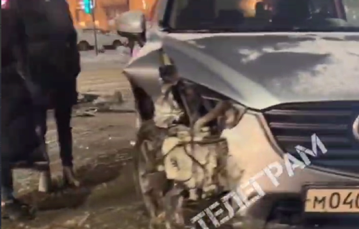 У стадиона "Арсенал" в Туле столкнулись Hyundai и Mazda