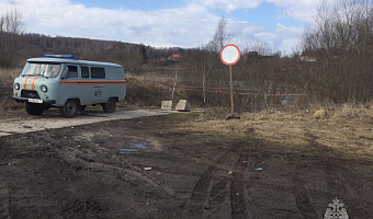 Участок дороги освободился от воды в деревне Теряевка Воловского района