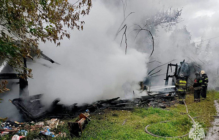 За сутки спасатели МЧС потушили три пожара в Тульской области