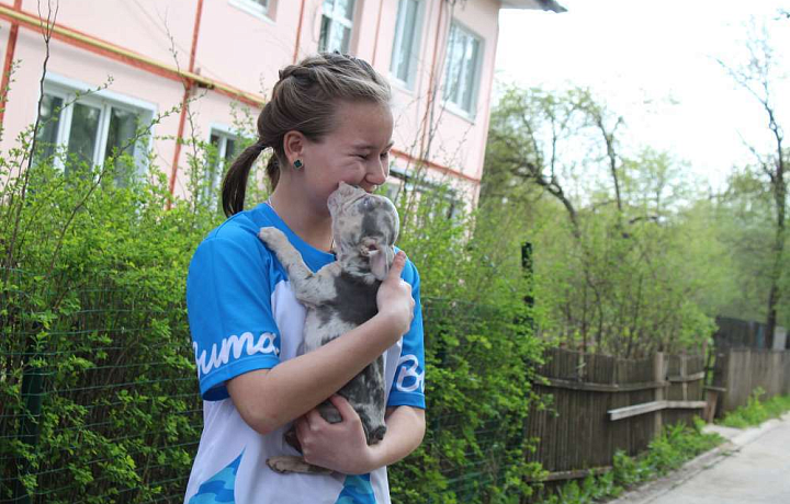 Владимир Путин подарил щенка школьнице из Венева